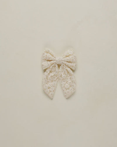 Everly Bow- Emb Daisy Tulle