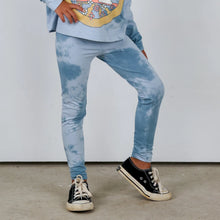 Load image into Gallery viewer, Head In The Clouds Legging